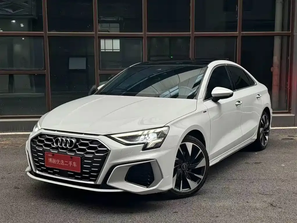 Audi A3 — фото 1