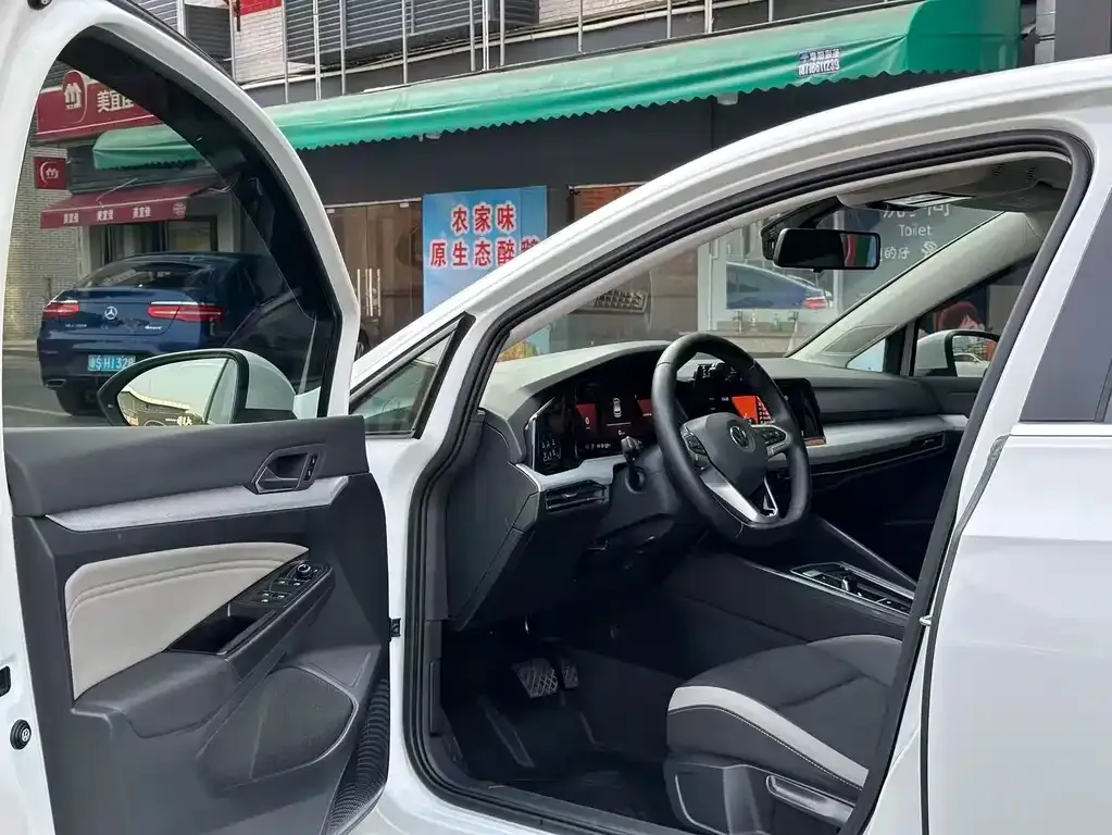 Volkswagen Golf 2022 из CN, фото 10