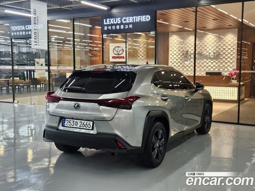 Lexus UX — фото 8
