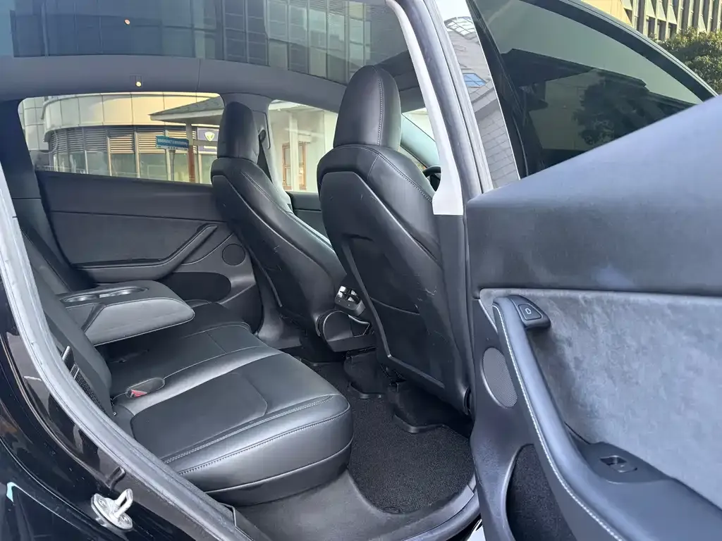 Tesla Model Y 2023 из CN, фото 2
