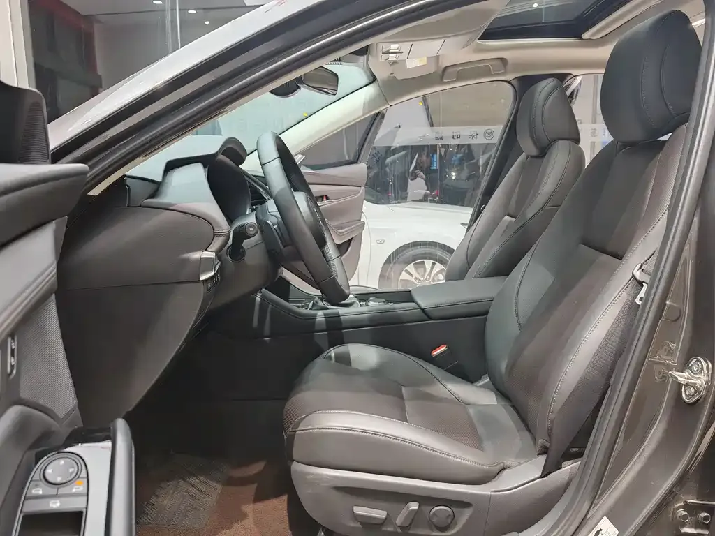 Mazda 3 Axela 2023 из CN, фото 8