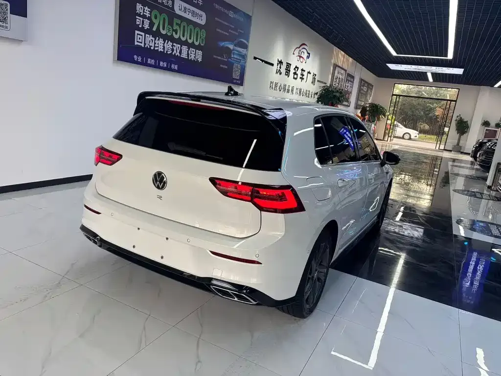 Volkswagen Golf 2024 из CN, фото 4