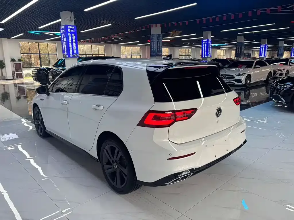 Volkswagen Golf 2024 из CN, фото 6