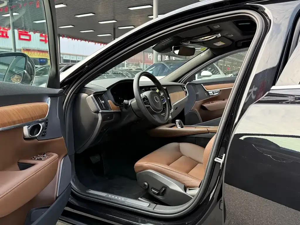 Volvo S90 2025 из CN, фото 8