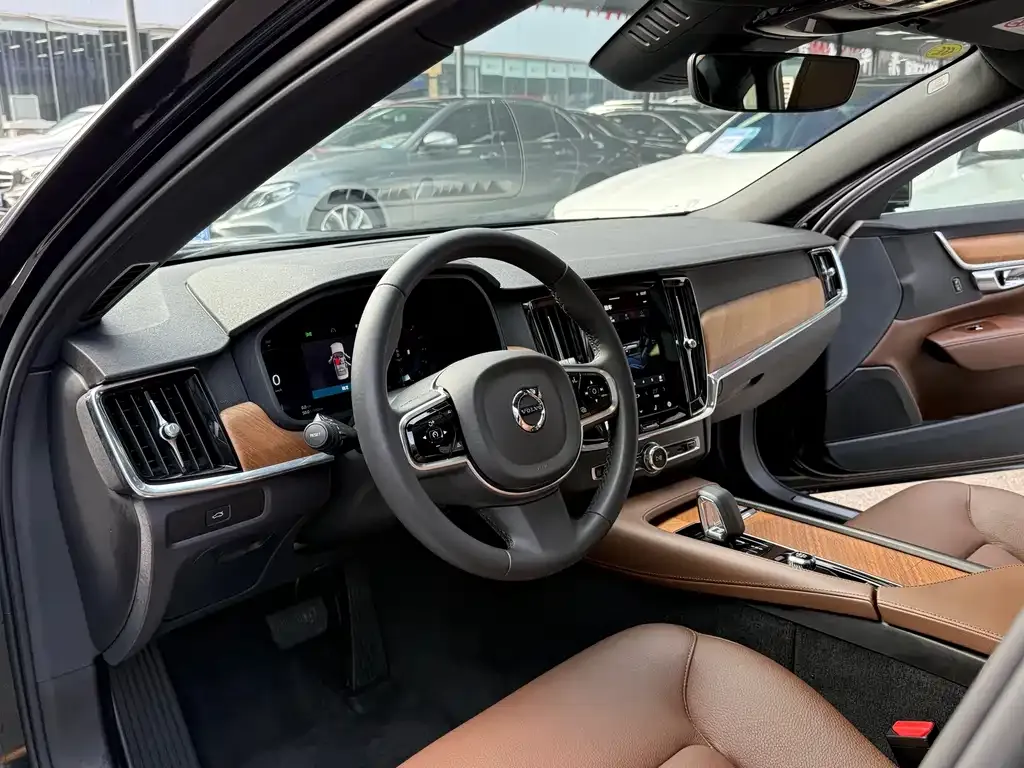 Volvo S90 2025 из CN, фото 2