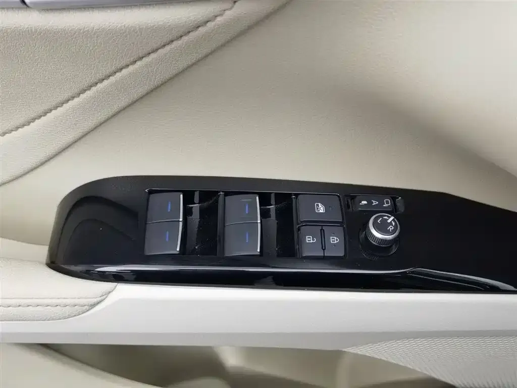 Toyota Camry 2023 из CN, фото 6