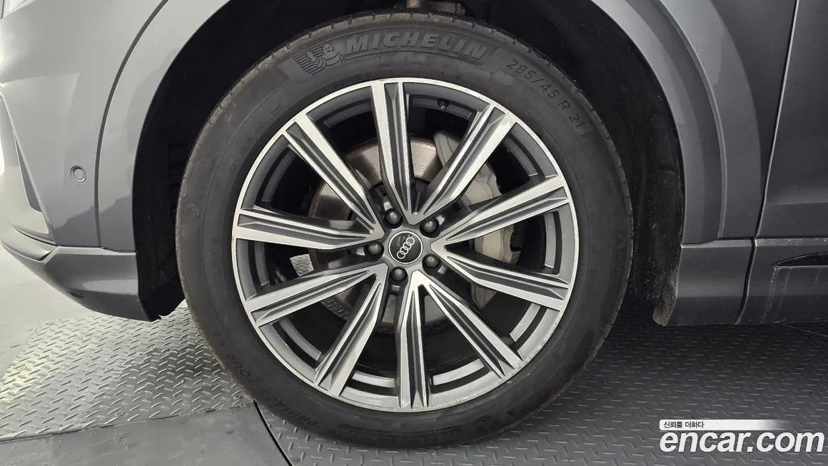 Audi Q8 2021 из KR, фото 5