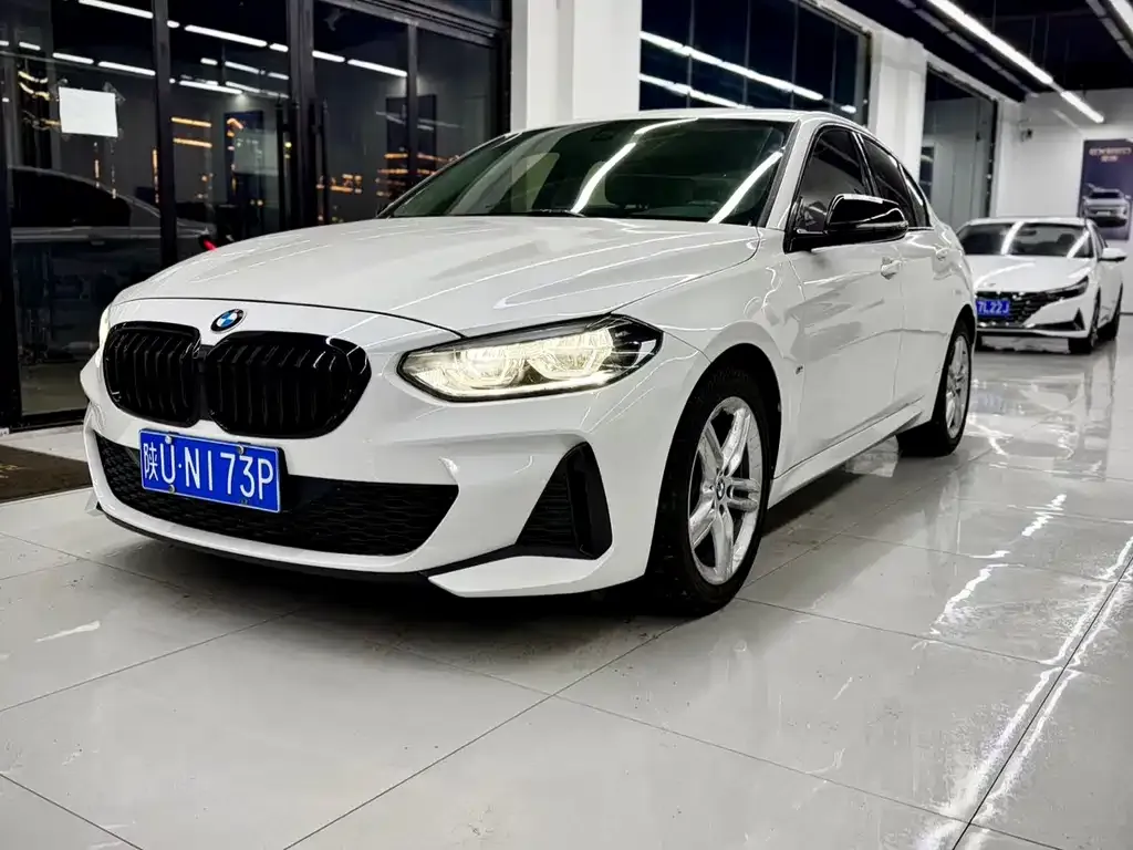 BMW 1 Series 2023 из CN, фото 1