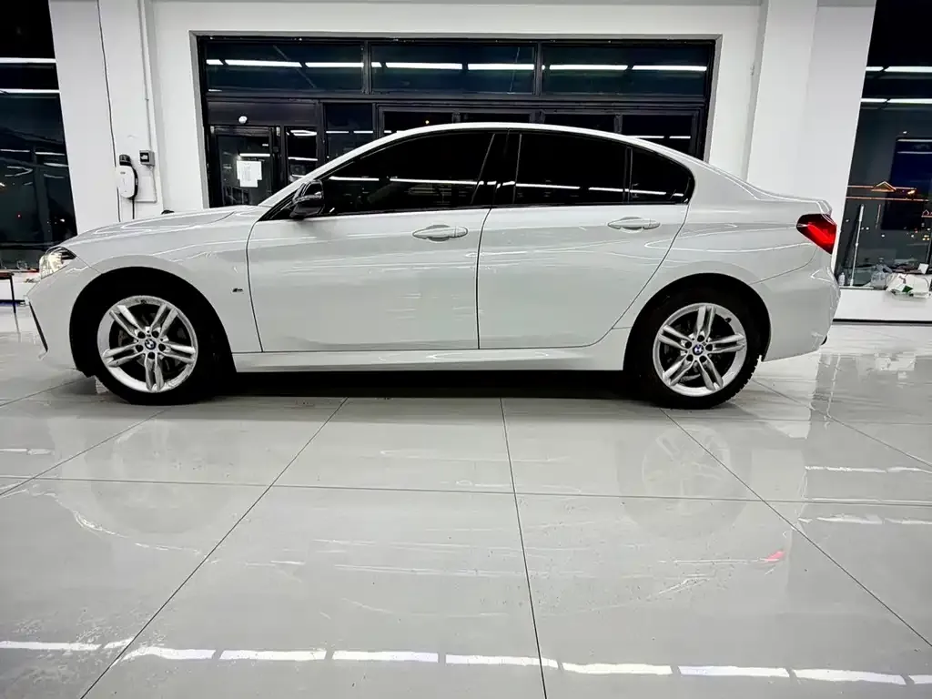 BMW 1 Series 2023 из CN, фото 3