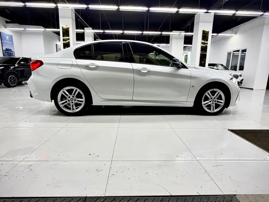 BMW 1 Series 2023 из CN, фото 5
