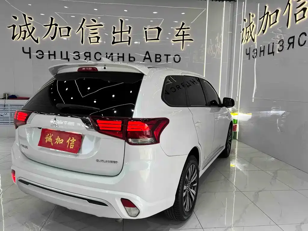 Mitsubishi Outlander — фото 7