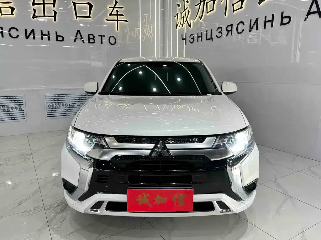 Mitsubishi Outlander — фото 10