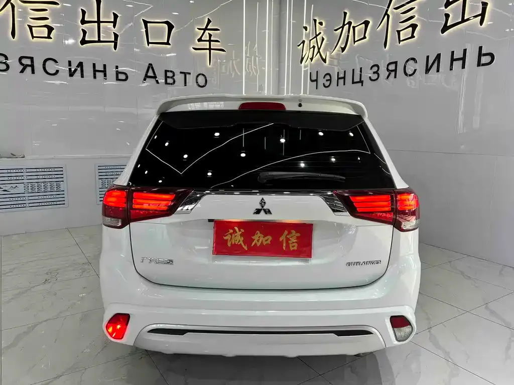 Mitsubishi Outlander — фото 5
