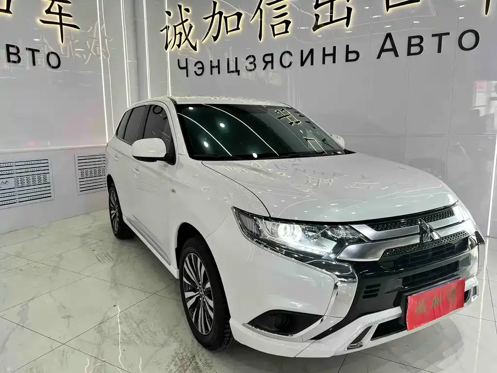 Mitsubishi Outlander — фото 4