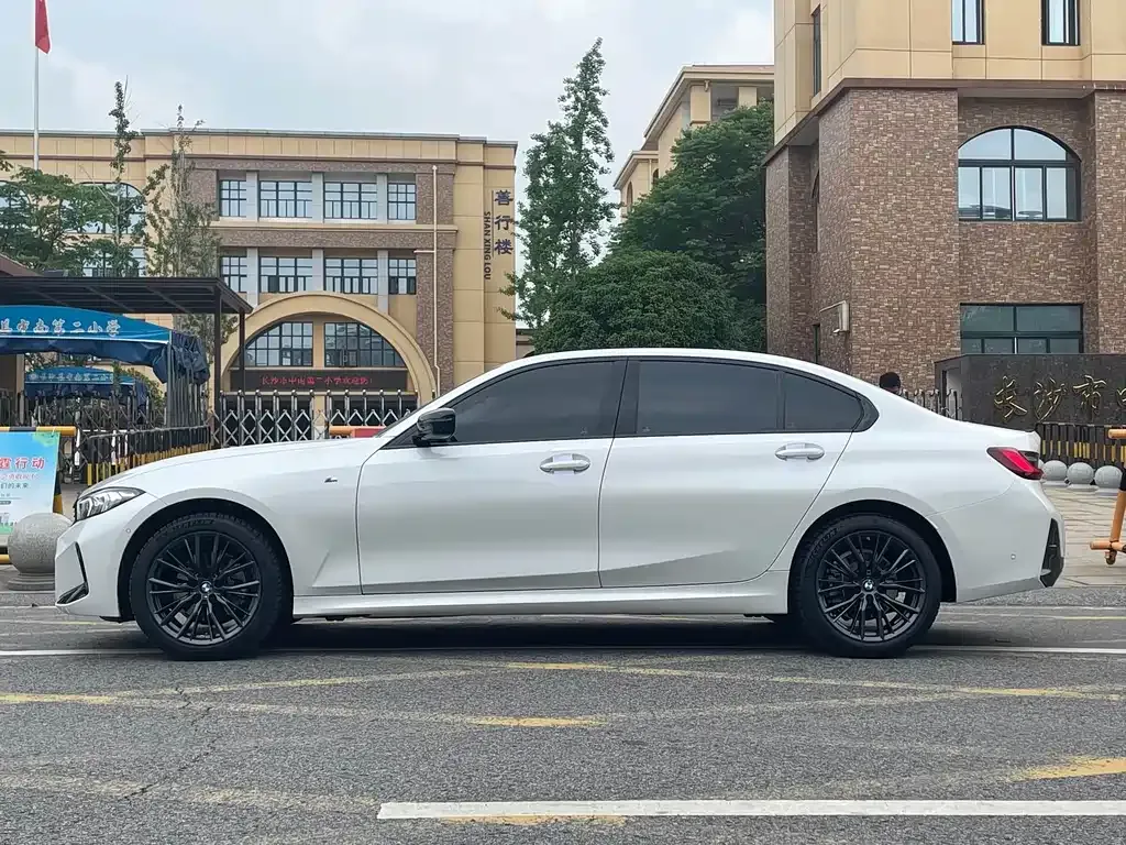 BMW 3 Series 2024 из CN, фото 10