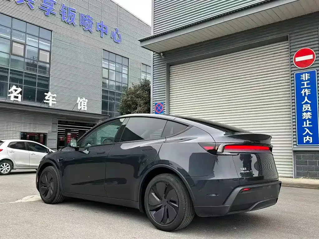 Tesla Model Y 2025 из CN, фото 5