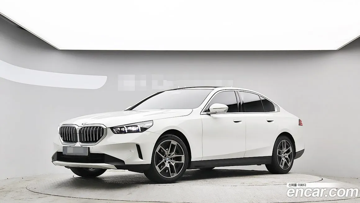 BMW 5-Series — фото 1