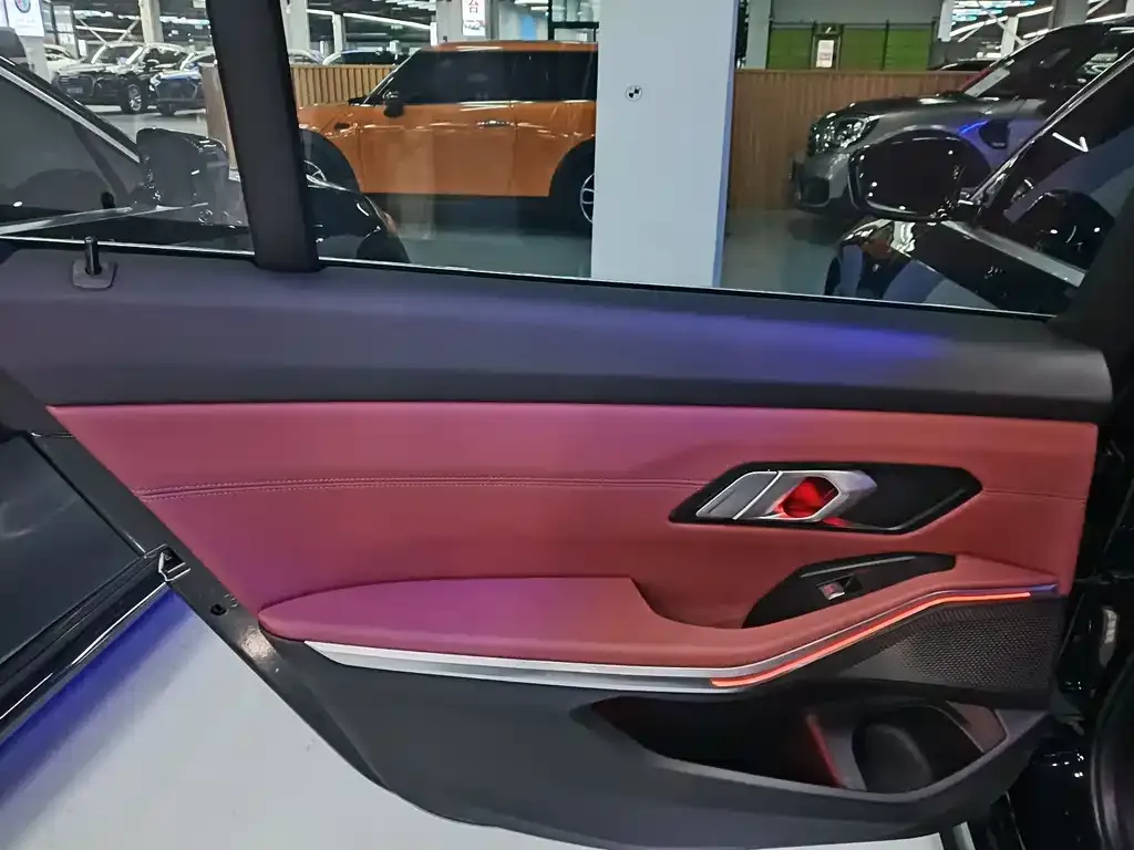 BMW 3 Series 2021 из CN, фото 9