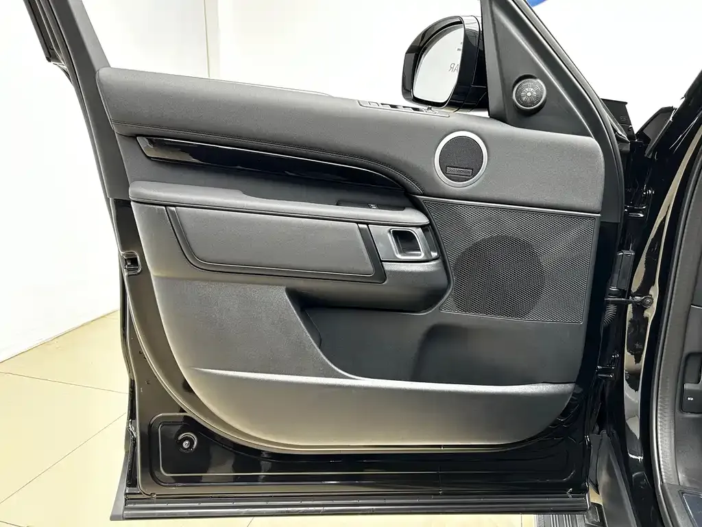 Land Rover Discovery 2024 из CN, фото 3