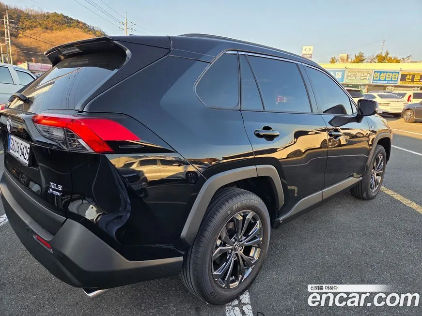 Toyota RAV4 — фото 8
