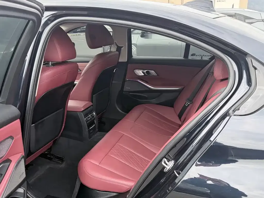 BMW 3 Series 2022 из CN, фото 10