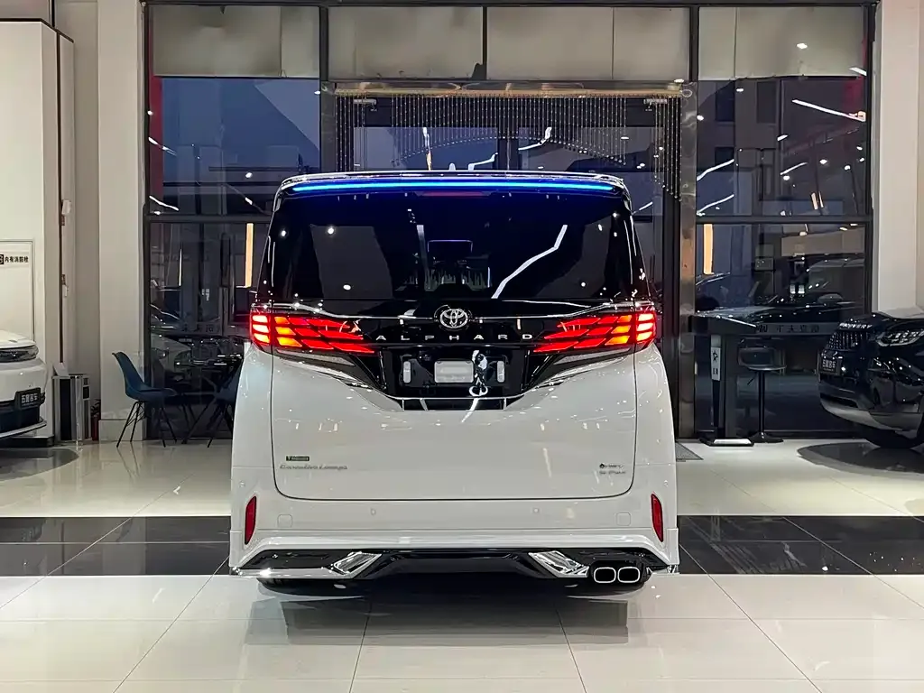 Toyota Alphard 2024 из CN, фото 2