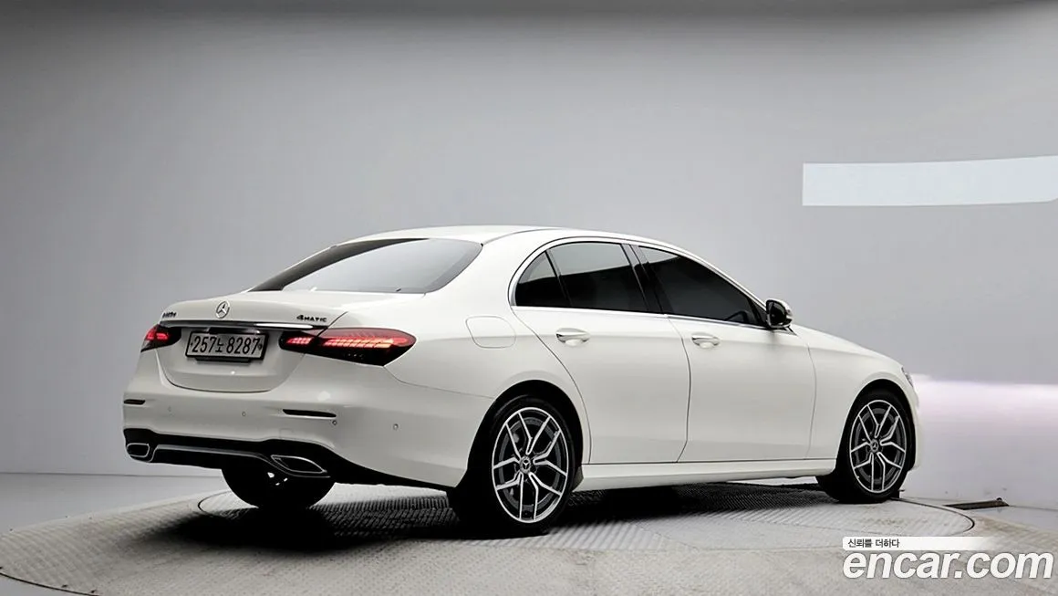 Mercedes-Benz E-Class — фото 10