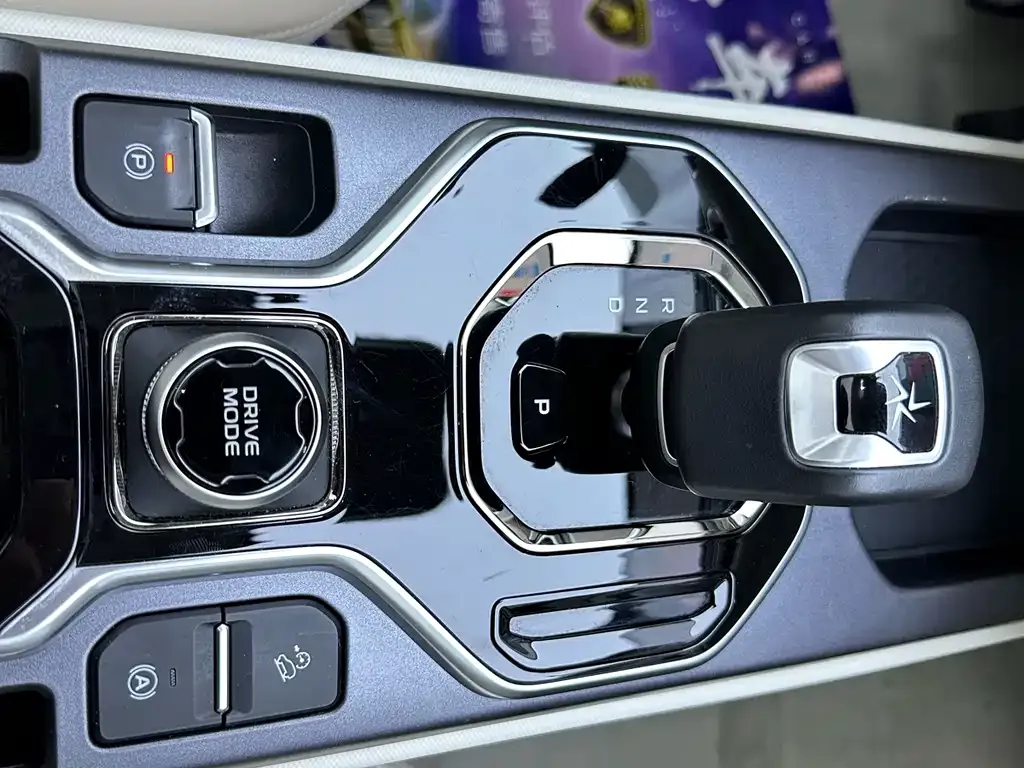 Geely Icon — фото 10
