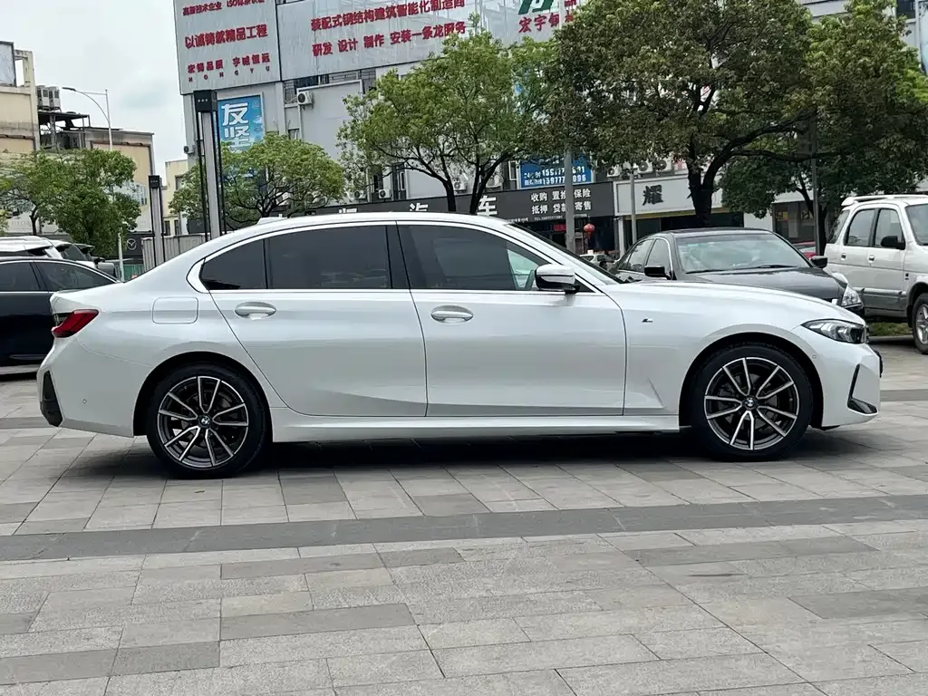 BMW 3 Series 2023 из CN, фото 10