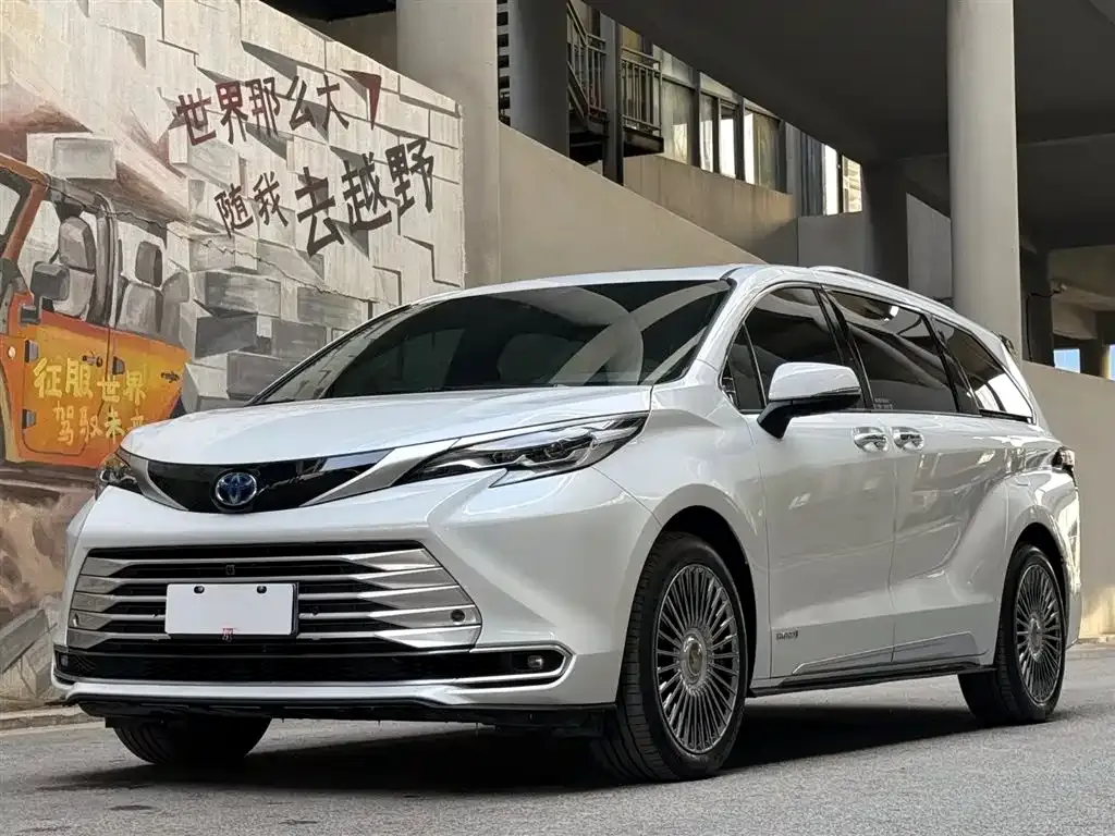 Toyota Sienna 2023 из CN, фото 1