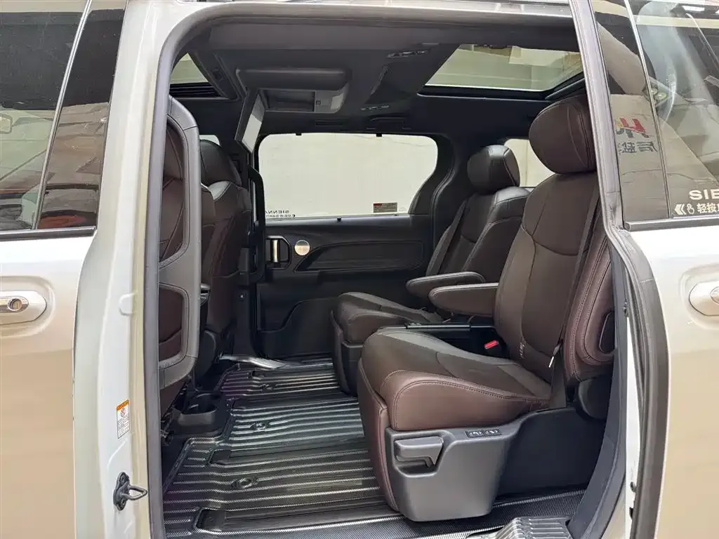 Toyota Sienna 2023 из CN, фото 4