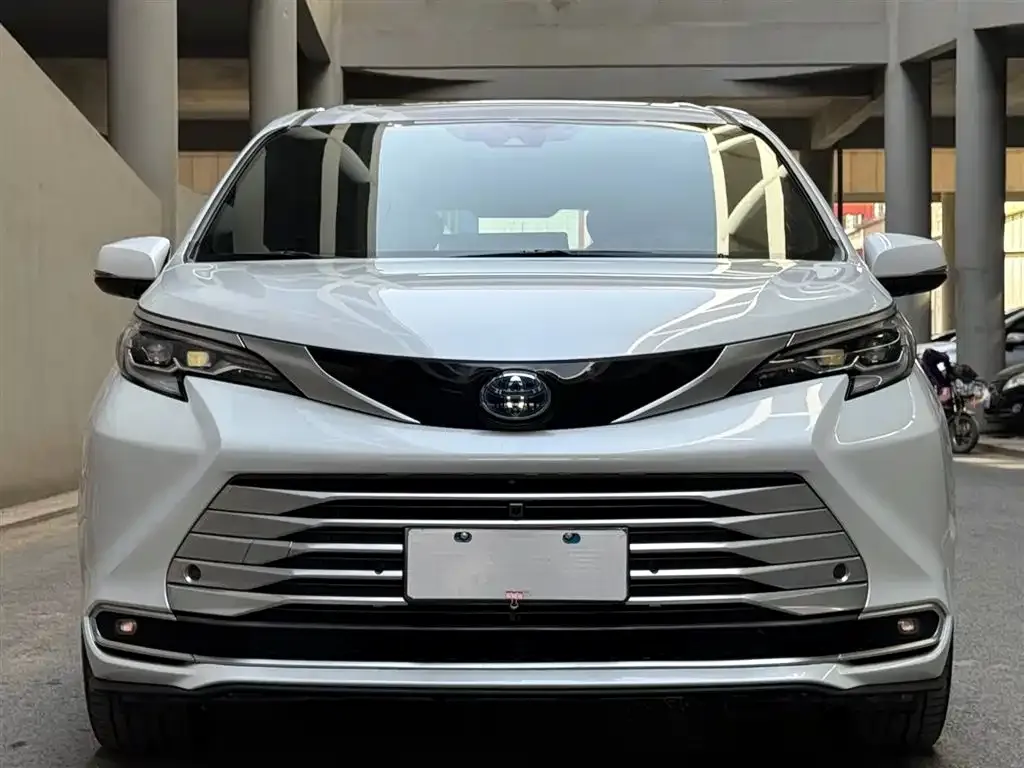 Toyota Sienna 2023 из CN, фото 10