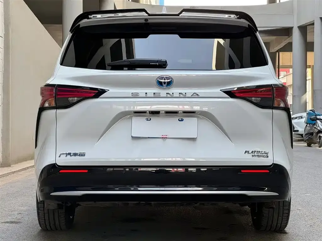 Toyota Sienna 2023 из CN, фото 2