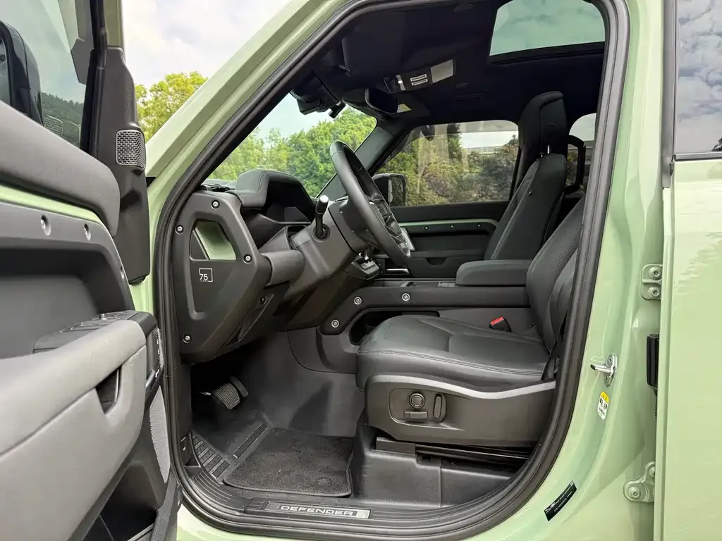 Land Rover Defender 2023 из CN, фото 3
