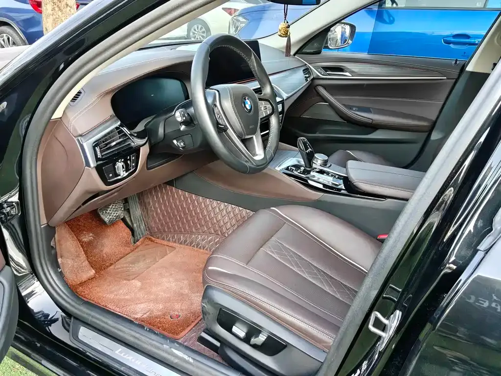 BMW 5 Series 2023 из CN, фото 9