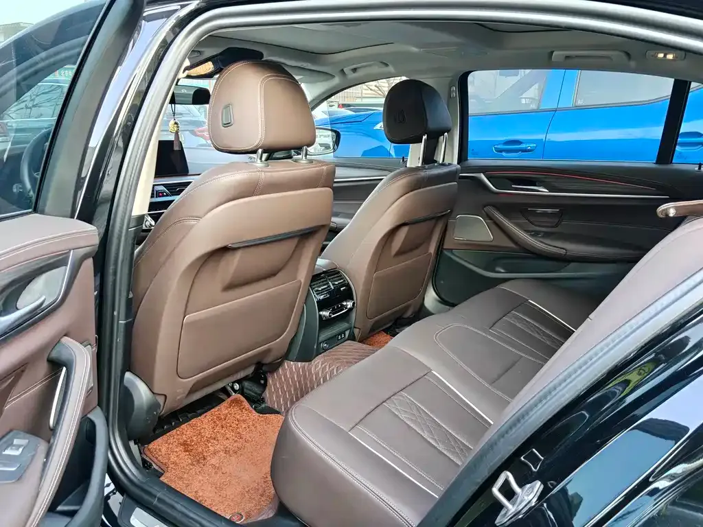 BMW 5 Series 2023 из CN, фото 2