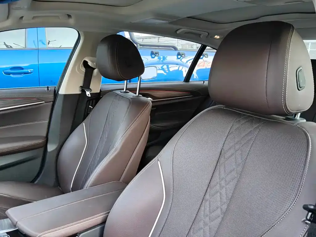 BMW 5 Series 2023 из CN, фото 4