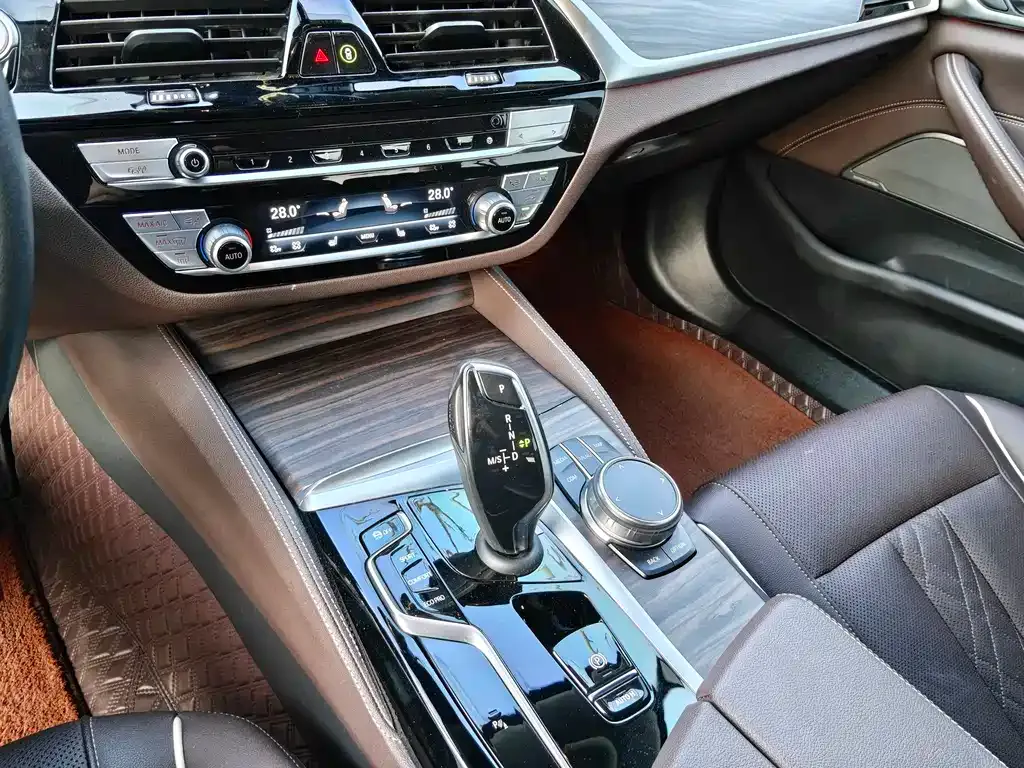 BMW 5 Series 2023 из CN, фото 6