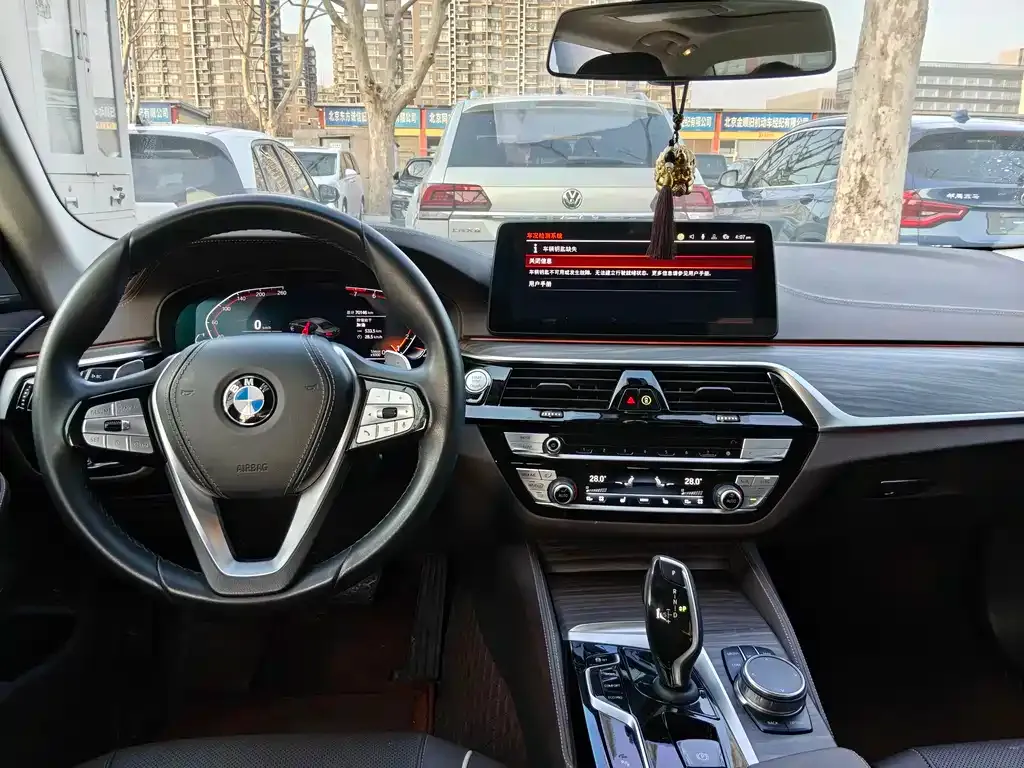 BMW 5 Series 2023 из CN, фото 7