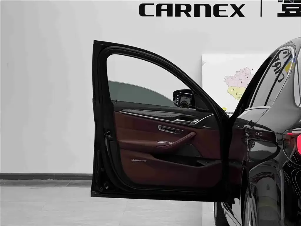 BMW 5 Series 2024 из CN, фото 2