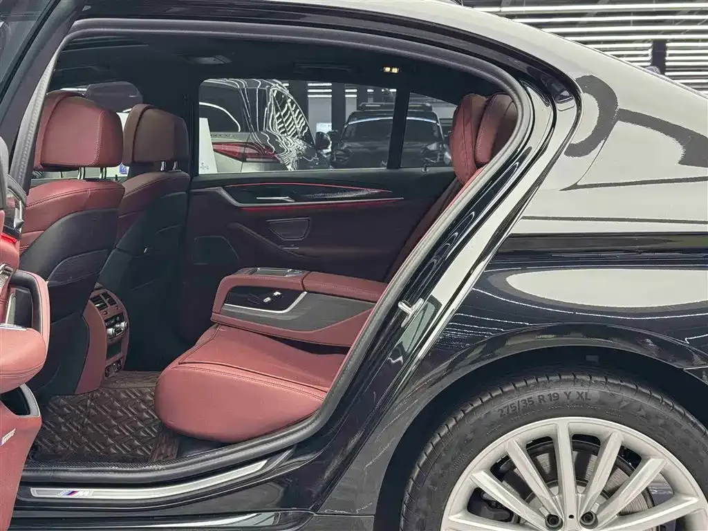 BMW 5 Series 2024 из CN, фото 3