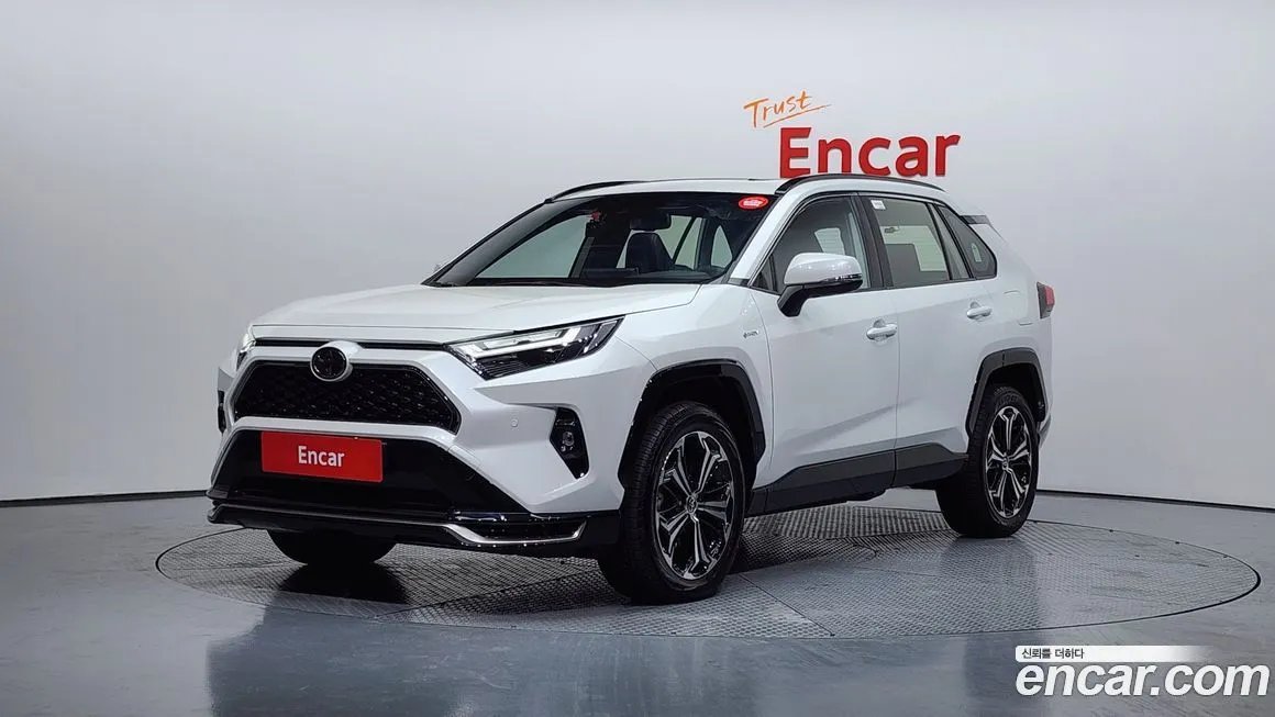 Toyota RAV4 — фото 1