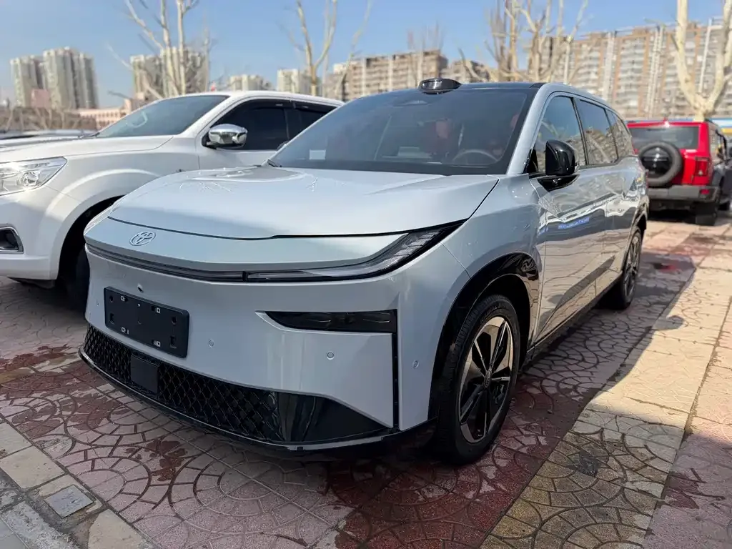 Toyota Platinum 3X 2025 из CN, фото 1