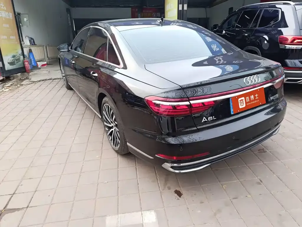 Audi A8 — фото 5