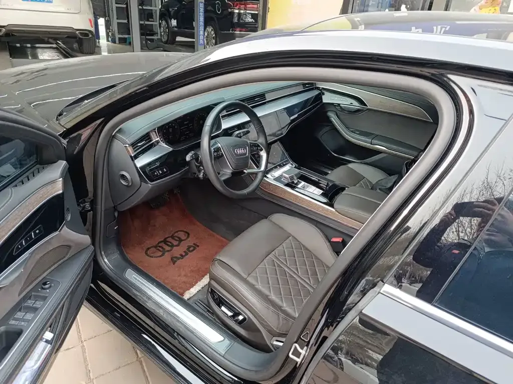 Audi A8 — фото 3
