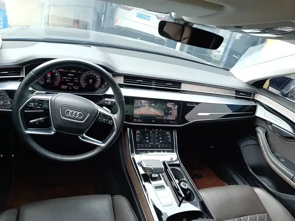 Audi A8 — фото 6