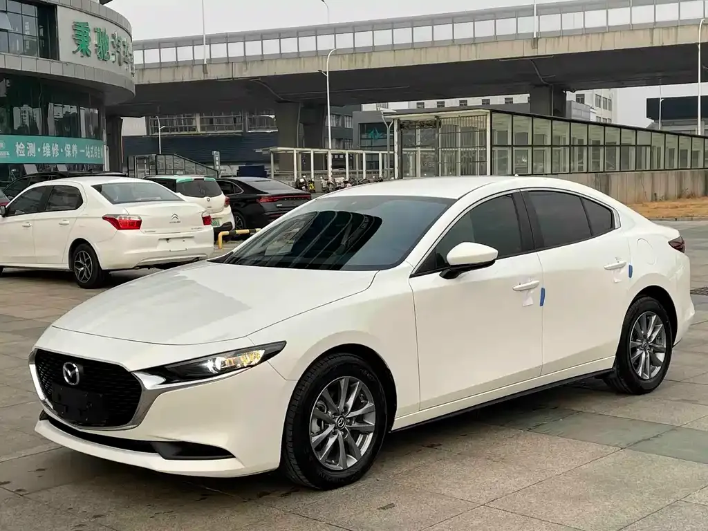 Mazda 3 Axela 2023 из CN, фото 1