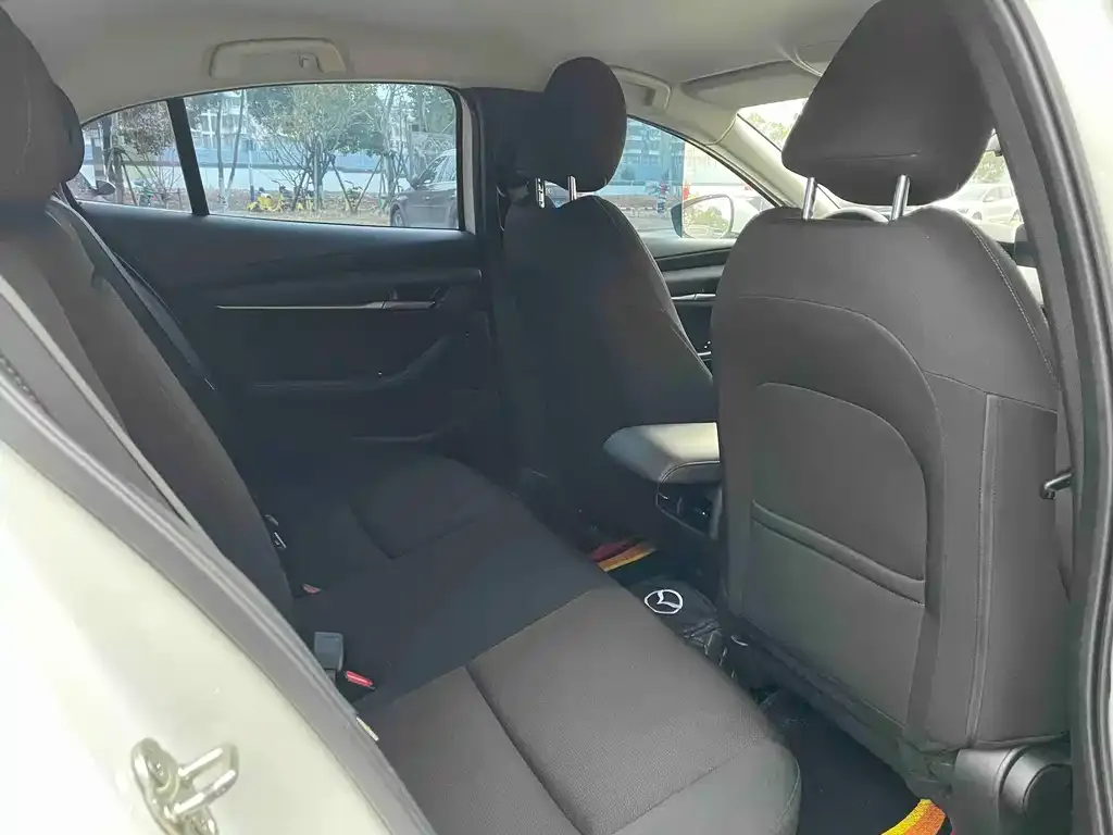 Mazda 3 Axela 2023 из CN, фото 2