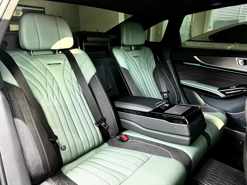 Hongqi H9 2025 из CN, фото 5