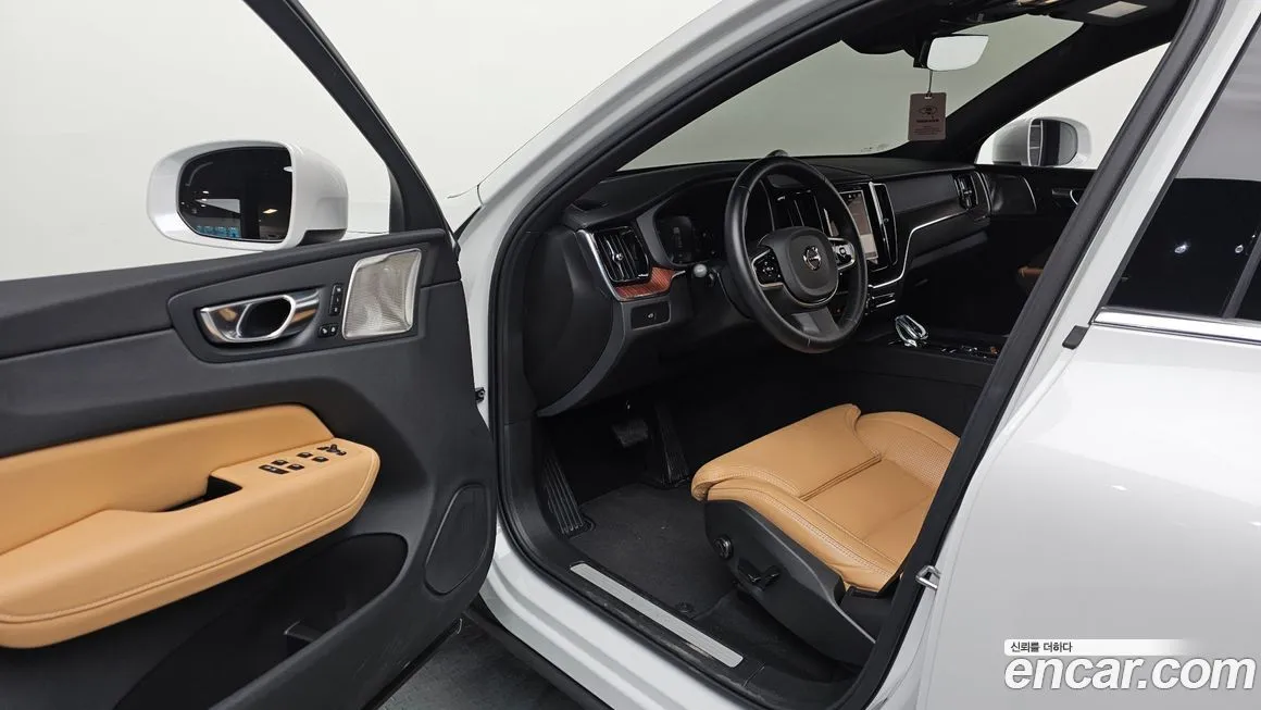 Volvo XC60 2025 из KR, фото 8